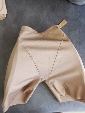 Skims Butt And Thigh Enhancing Mid Thigh Short Sienna Size M